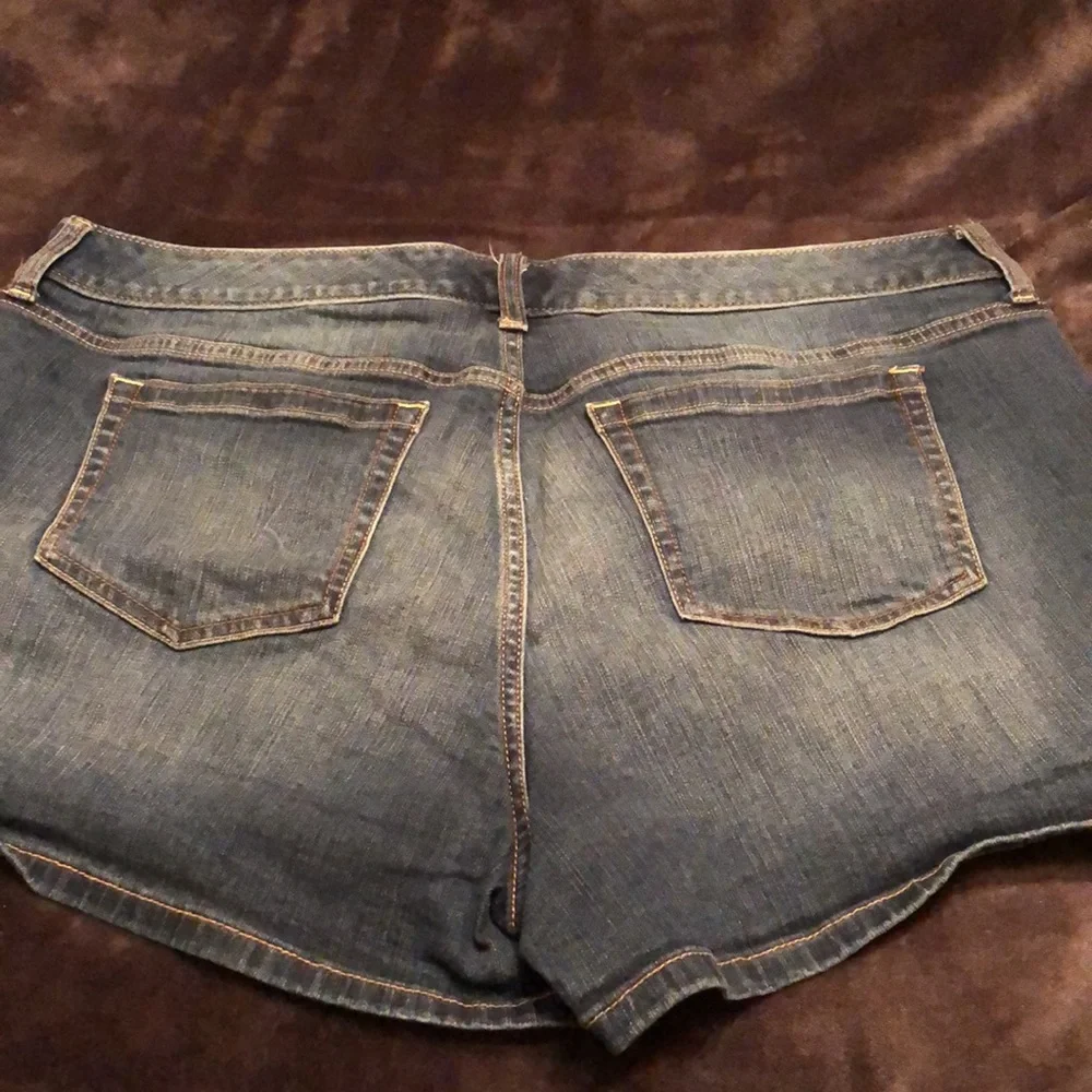 Shorts - Picture 4 of 4